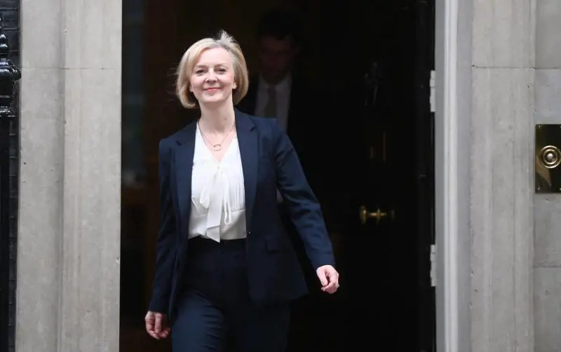 "Il mio mandato finisce qui". Liz Truss dura solo 44 giorni. Il saluto. Usa, Mosca fa festa