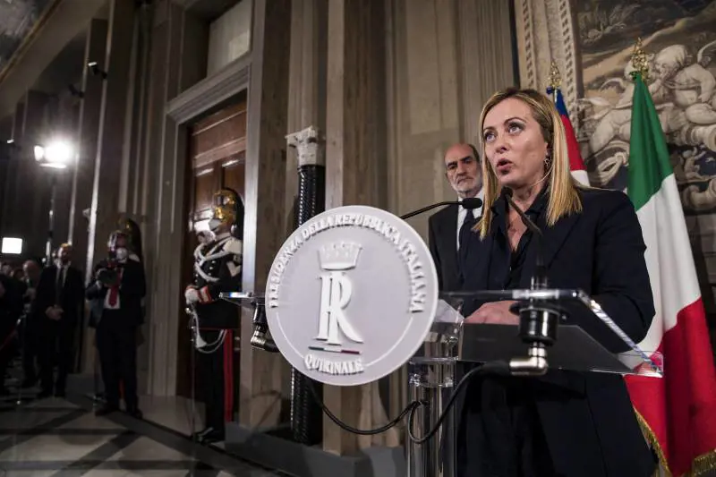 Finalmente torna la politica