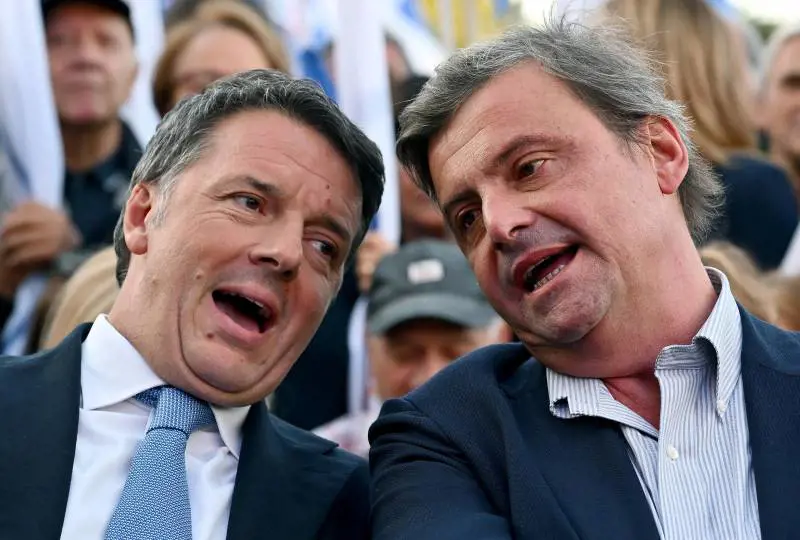 "Sarà molto bravo". Calenda e le giravolte su Renzi e il Riformista