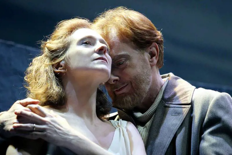 "Maria è fascino altero Elisabetta, manipolata diventa atroce e tetra"