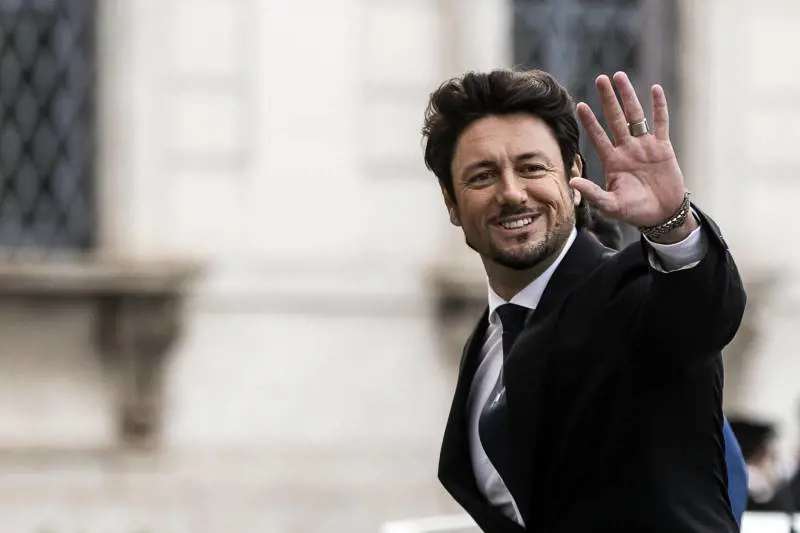 I fuorionda di Giambruno spiazzano Mediaset