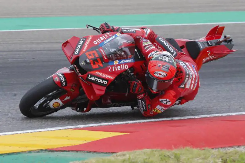 "Sliding doors" mondiali da Valentino a Pecco: l'ora dei giochi di squadra