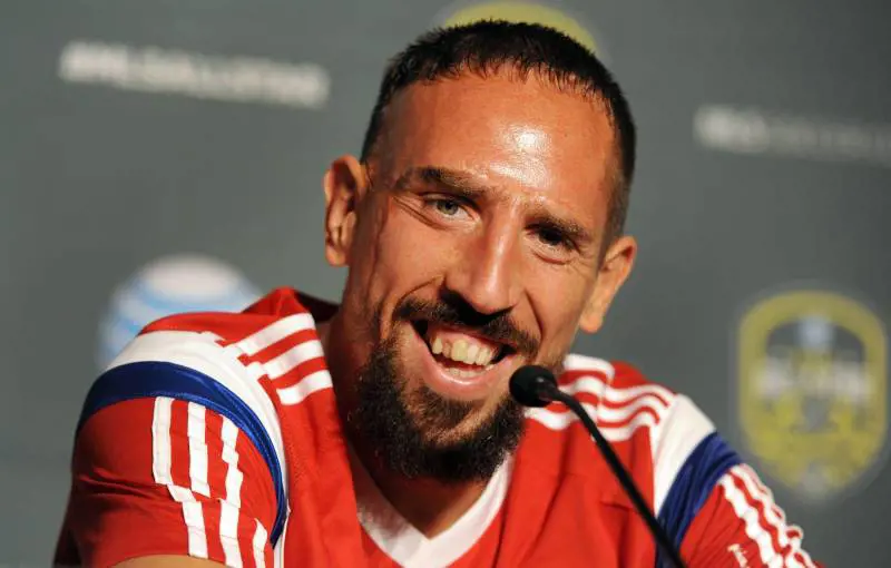 Ribery, le lacrime d'addio una magia. Ispira già in panca e Iervolino lo blinda