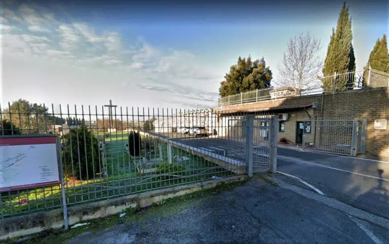 Posti esauriti nei cimiteri romani: rischio chiusura per il Laurentino