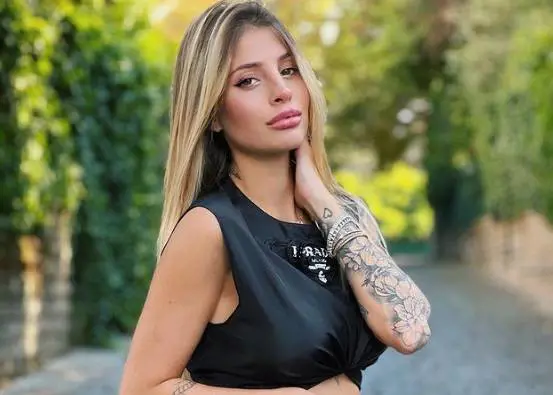"Attenta a come parli...". Chiara Nasti fa infuriare (di nuovo) i social