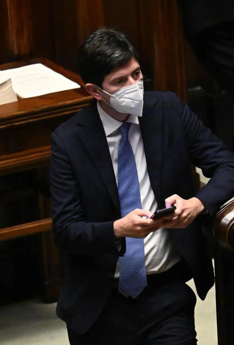 Speranza si ostina con la mascherina. Ma il suo modello è al capolinea