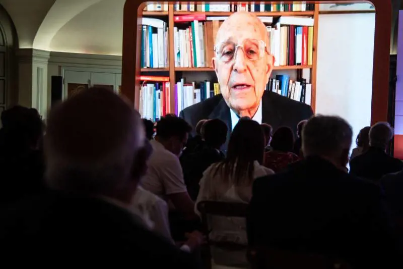 "Adesso basta...". Lo schiaffo del giurista Cassese alla sinistra