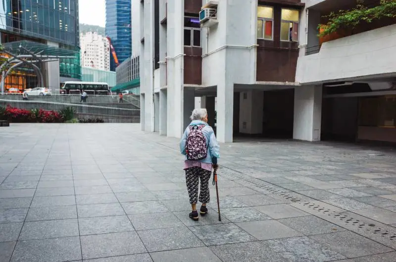 Over 60, i 5 migliori bastoni da passeggio