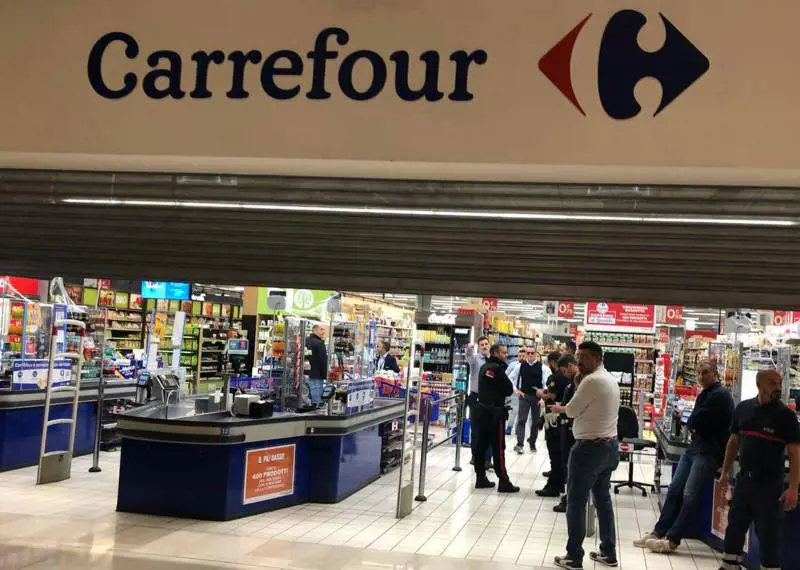 Accoltellò sei persone al supermercato: "Sì alla perizia". Cosa significa