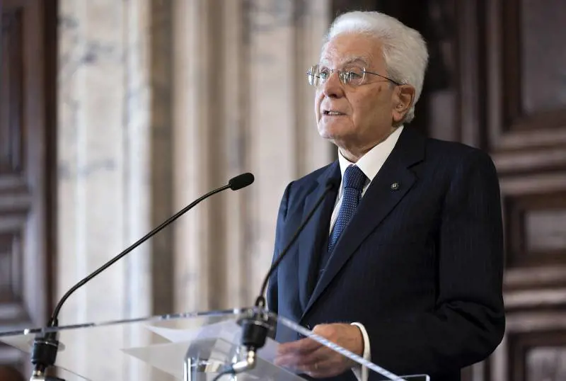Il monito di Mattarella: "Il Covid non è sconfitto, serve responsabilità"