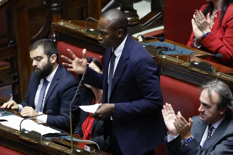 "Andiamo sulle navi". Riparte il ritornello pro migranti della sinistra