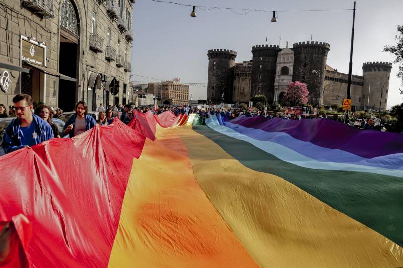 Manifestazione pace a Napoli, bandiera