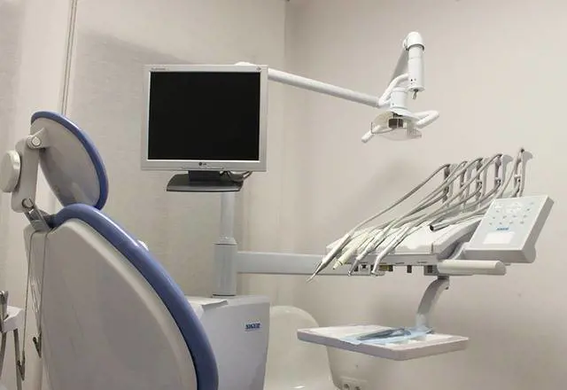 Dolore alla mandibola, ma si tratta di un malore fatale: 70enne salvato dal dentista