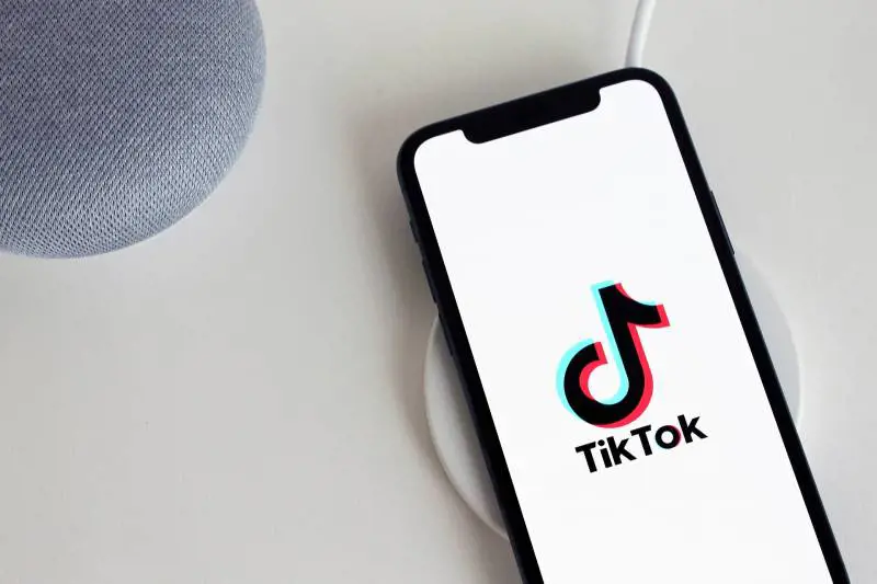 Facebook personalizza il feed per fronteggiare TikTok