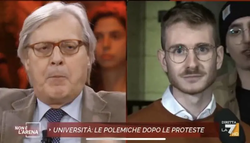 "Opere d'arte?". "Ignorante, studia". Così Sgarbi asfalta lo studente
