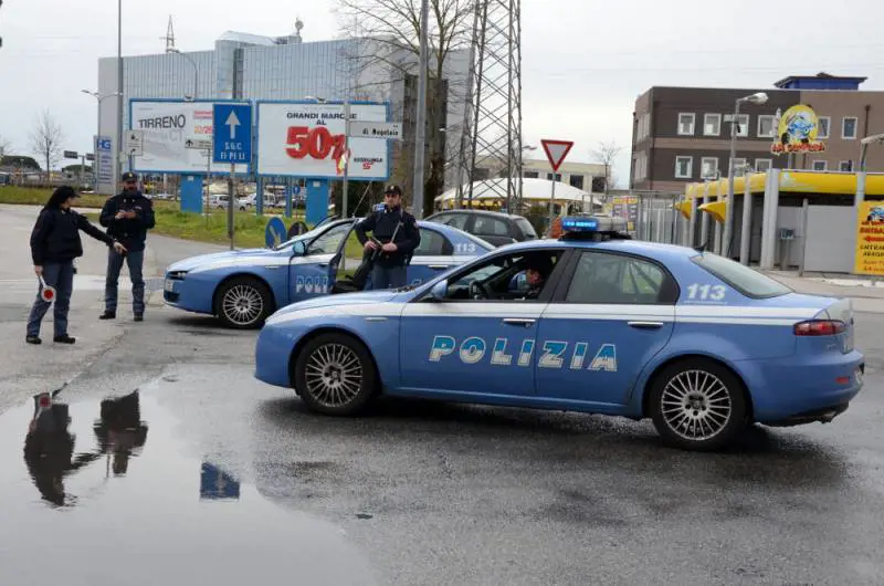 Alcune volanti della polizia di Pisa