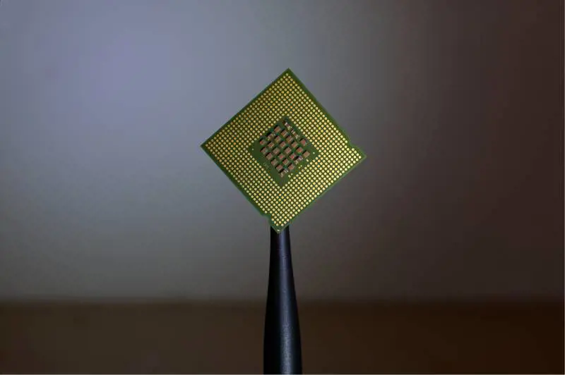 Cos'è Neuralink e come funziona il chip nel cervello