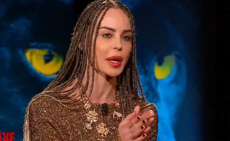 "Ti trovo impreparata", "Non se lo ricorda?". Battibecco in tv tra Nina Moric e la Fagnani