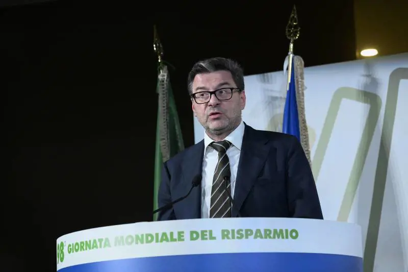 Il tetto al contante sale a 5mila euro. Pace fiscale e flat tax i prossimi obiettivi