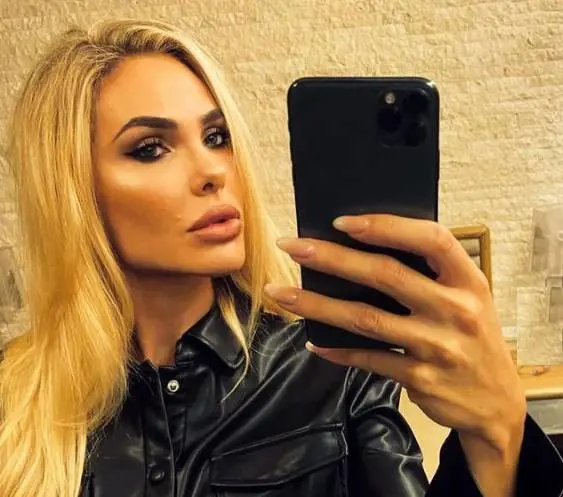 "A cena con un uomo misterioso": anche Ilary Blasi beccata in dolce compagnia