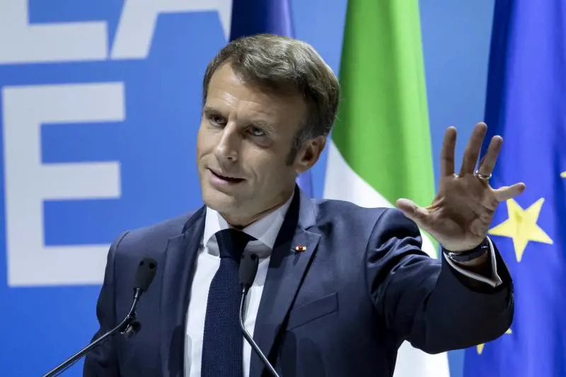 Prende i migranti poi accusa l'Italia. Con la Francia è già finito l'idillio: tutto da rifare