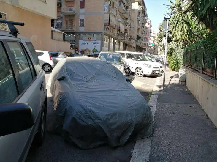 Auto parcheggiata da 10 anni nello stesso posto
