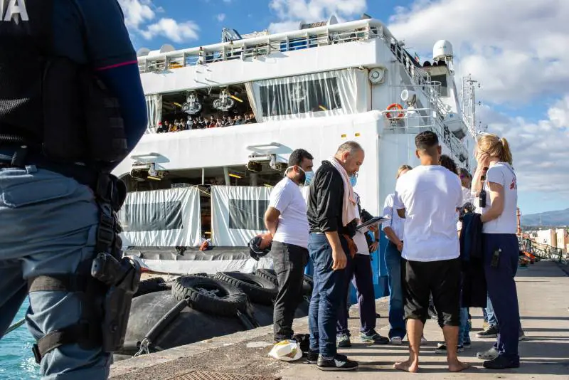 "Non sono naufraghi". Il giurista smonta la narrazione della sinistra sui migranti