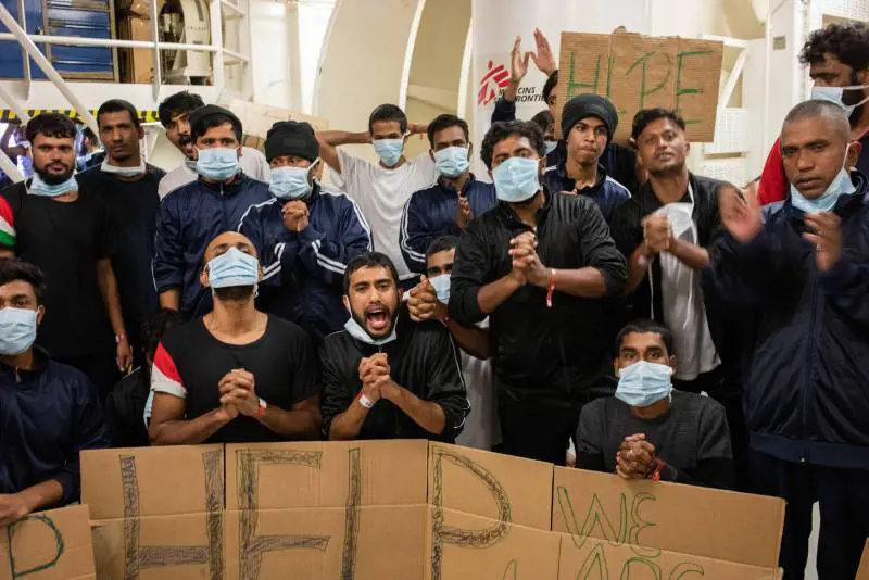 "Non accettiamo lezioni". Piantedosi zittisce la sinistra