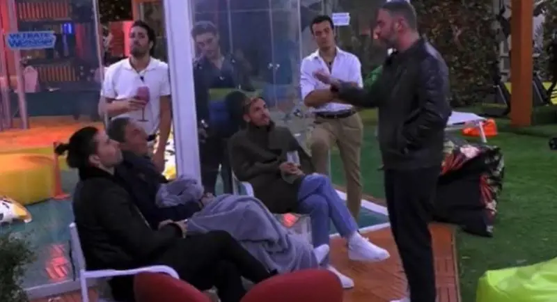 "È stata con persone", "Sminuisce gli altri". Rissa a distanza tra Onestini e Soleil