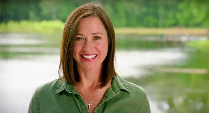 Katie Britt, prima donna della storia a essere eletta senatrice dell'Alabama