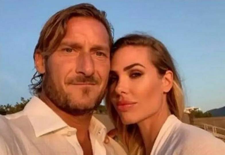 "Era la portinaia". "No, la baby-sitter". Cosa c'è dietro alla denuncia di Ilary Blasi contro Totti