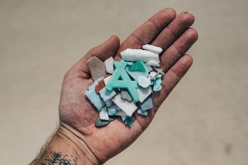 Microplastiche: cosa sono e come impattano sull'ambiente