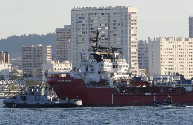 Ocean Viking, la figuraccia della Francia che fa la morale all'Italia sui migranti
