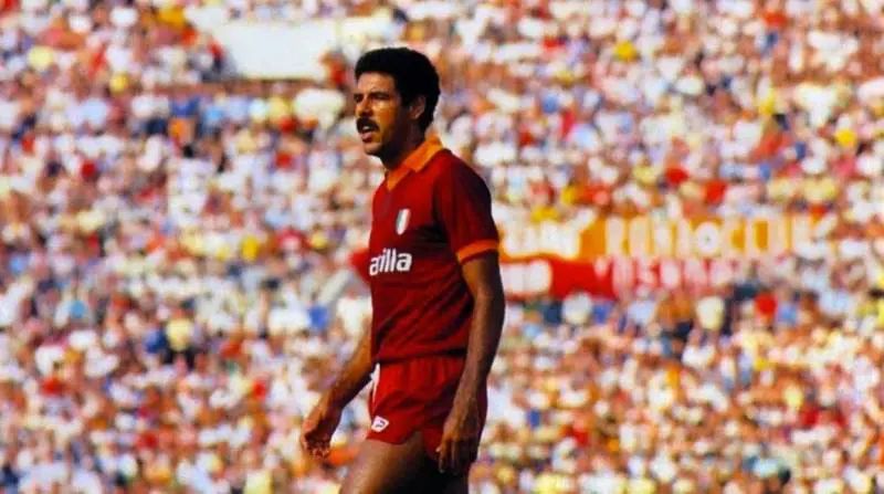Cerezo con la maglia giallorossa