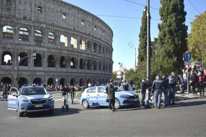 Ennesimo blitz degli ambientalisti al Colosseo