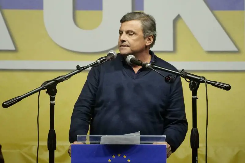 "No alle alleanze a geometrie variabili". Ma Calenda cambia di nuovo idea