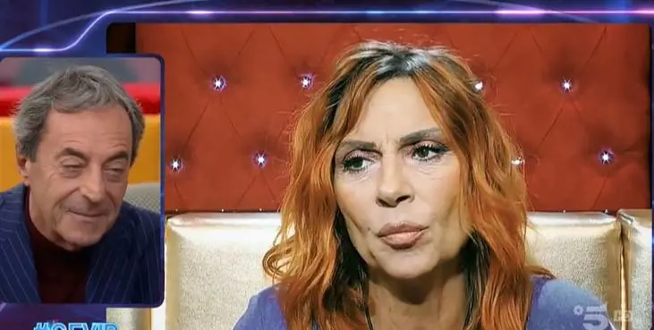 Covid al Gf Vip, Patrizia Rossetti esce. Contagiati altri vip: cosa succede nella Casa