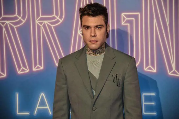 Fedez di nuovo sul tumore: "Chi l'ha detto che si deve essere migliori?"