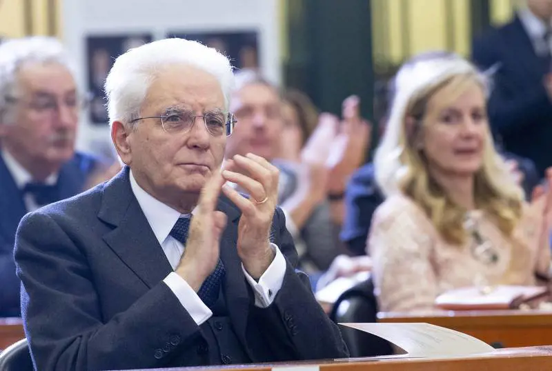 "Piena collaborazione". Telefonata tra Mattarella e Macron: cosa si sono detti