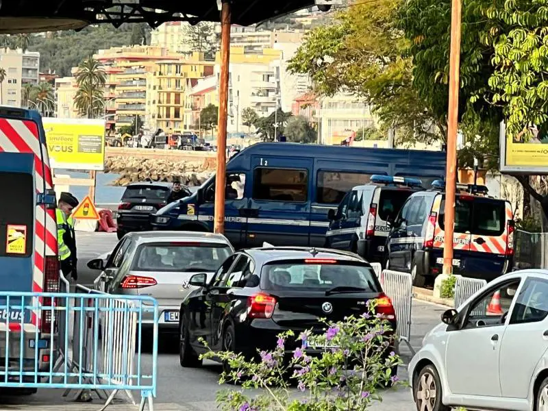 Se l'umanità vale in mare e non a terra