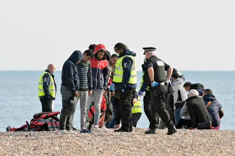 "Li lasciò morire": l'inchiesta che smaschera l'ipocrisia francese sui migranti