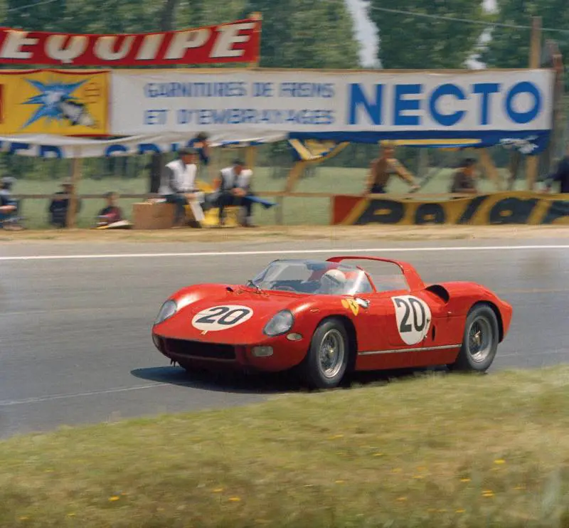 La Ferrari 275 P alla 24 Ore di Le Mans del 1964