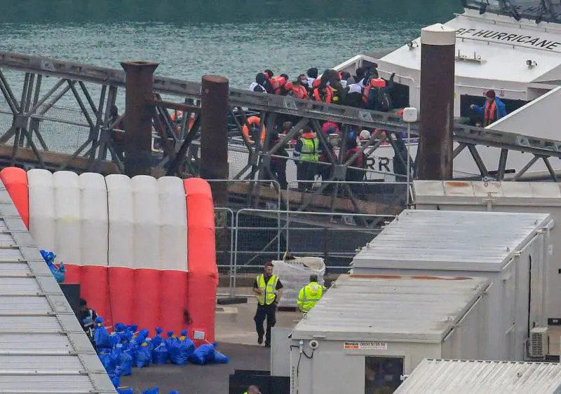 Il trucco delle Ong: ecco come registrano le navi per portarci i migranti