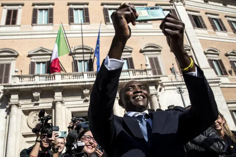 Dagli osanna ai silenzi: il caso Soumahoro imbarazza la sinistra