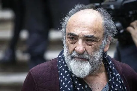 Alessandro Haber sulla sedia a rotelle: "Ho pensato di farla finita"