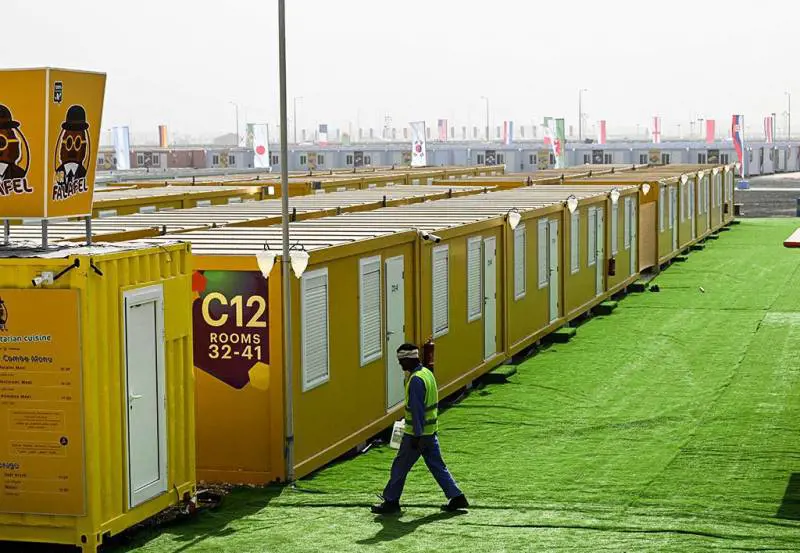 I dormitori horror dei tifosi in Qatar: ecco quanto costano