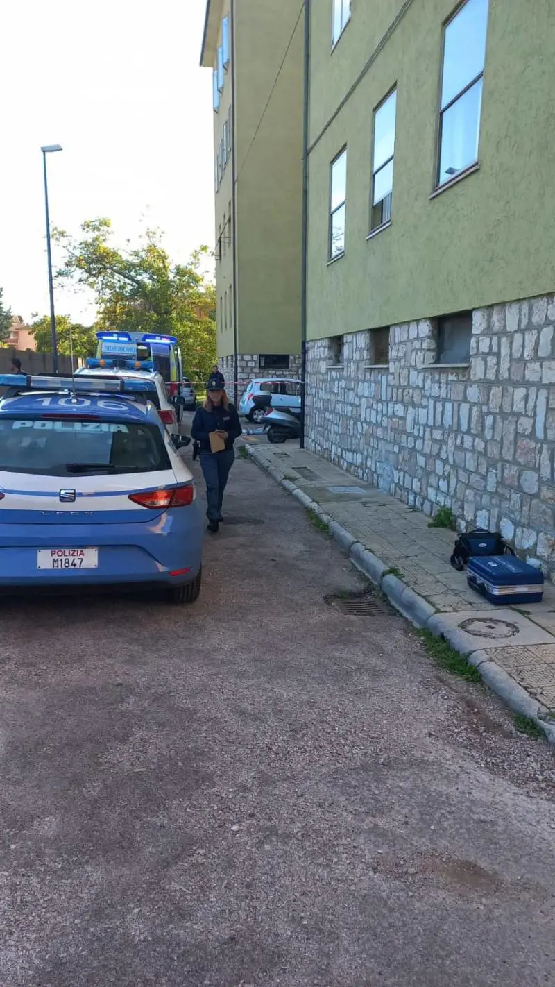 Paura a Grosseto, cadavere di una donna scoperto in strada: si indaga