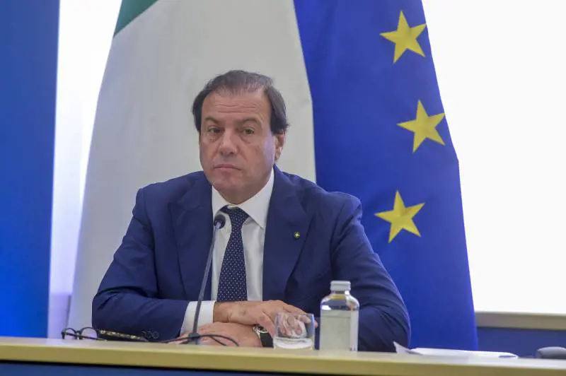 Leo: "Lavoriamo per arrivare a una stessa tassa per tutti"