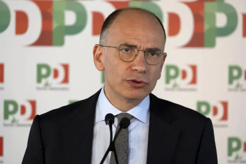 Il Pd (saldamente) riparta dagli avverbi