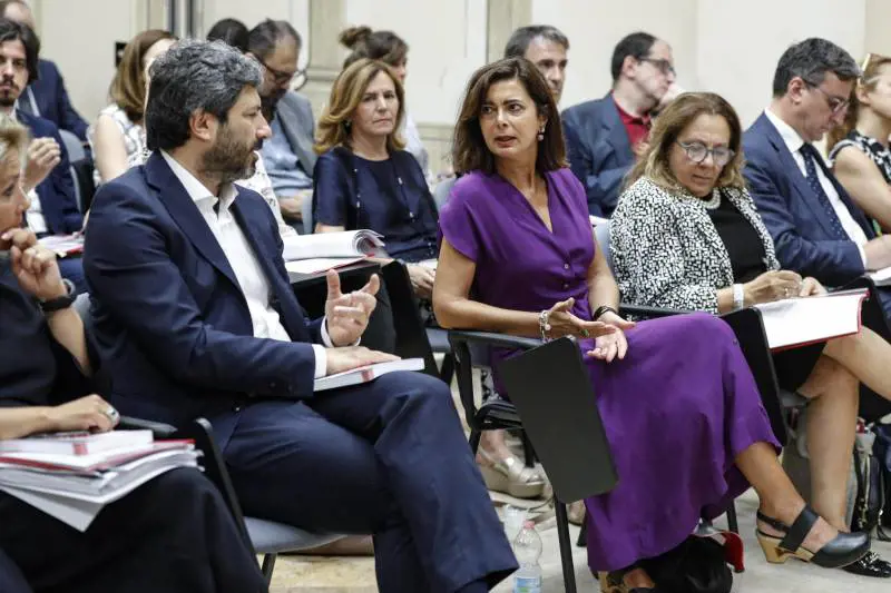 Paladini dei lavoratori, però li sfruttano